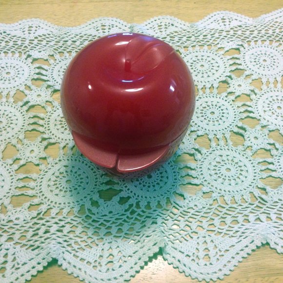 Tupperware Apple Keeper collectible - Picture 2 of 4